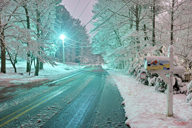 Snowy night in the neigborhood