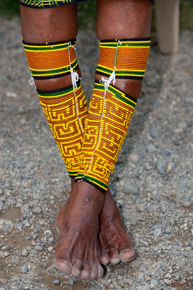 Kuna woman&#039;s beaded leg bands