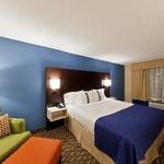 Holiday Inn & Suites Atlanta Airport North - King Bed