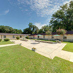 Sadie G Mays Rehabilitation - Virtual Tour: Courtyard